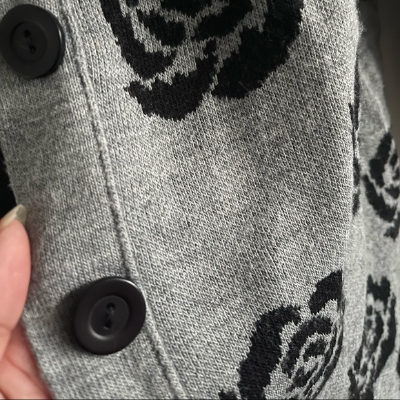Rose print black & gray button down cardigan - Picture 7 of 7